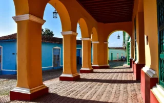 Arcos coloniales de colores en Trinidad, Cuba Arcos coloniales de colores en Trinidad, Cuba