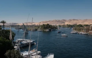 Feluccas en el Nilo a su paso por Aswan Feluccas en el Nilo a su paso por Aswan
