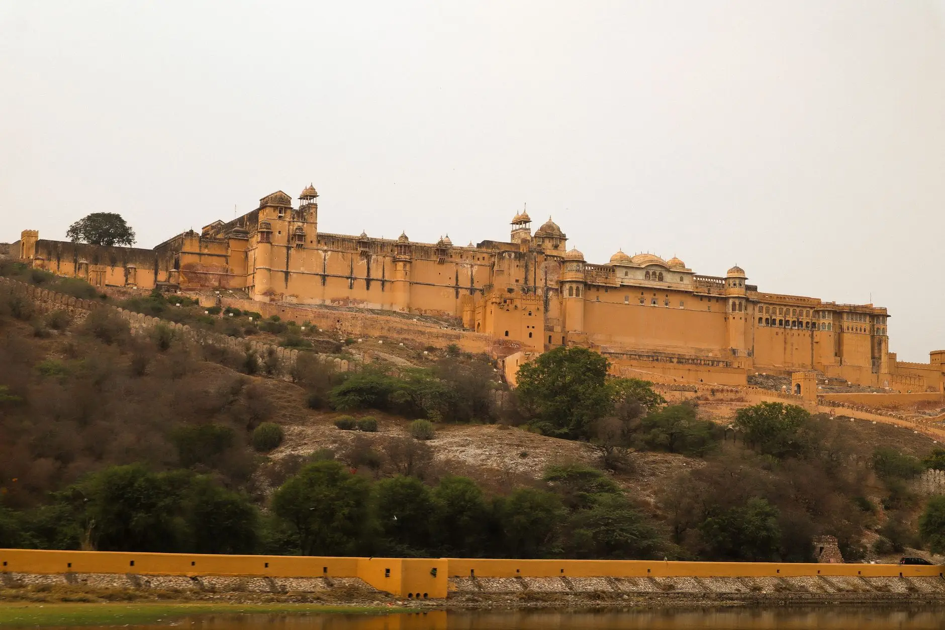 Fuerte Amber de Jaipur sobre la colina