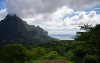 Montañas verdes de Moorea, Tahití Montañas verdes de Moorea, Tahití