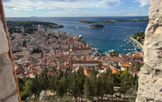 Puerto de la isla de Hvar, Croacia Puerto de la isla de Hvar, Croacia