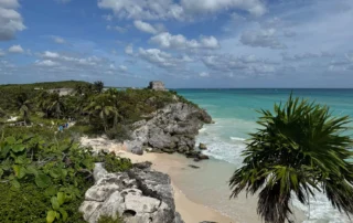 Ruinas de Tulum sobre el mar turquesa Ruinas de Tulum sobre el mar turquesa