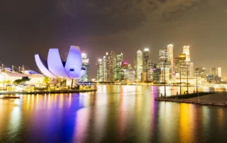 Skyline nocturno de Marina Bay en Singapur Skyline nocturno de Marina Bay en Singapur
