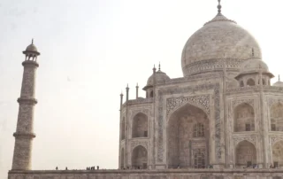 Taj Mahal de Agra bajo un cielo despejado Taj Mahal de Agra bajo un cielo despejado