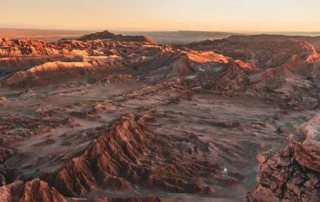Valle de la Luna en el desierto de Atacama Valle de la Luna en el desierto de Atacama