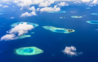 Vista aérea de una isla de Maldivas Vista aérea de una isla de Maldivas