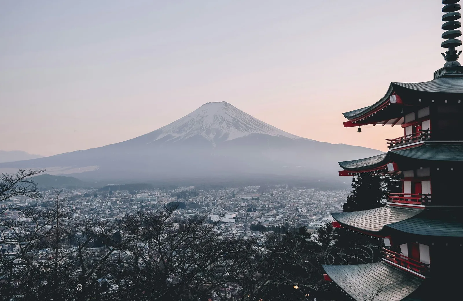Monte Fuji y pagoda Chureito al amanecer