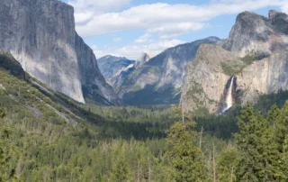 Yosemiteko harana Tunnel Viewtik, El Capitanekin Yosemiteko harana Tunnel Viewtik, El Capitan, Half Dome eta Bridalveil ur-jauziarekin